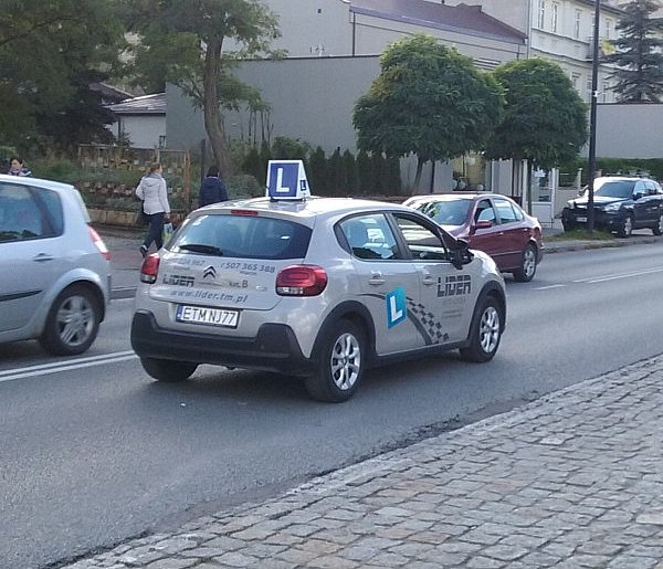 17-latkowie dostaną „prawko”. Nowe przepisy stawiają twarde warunki-32997