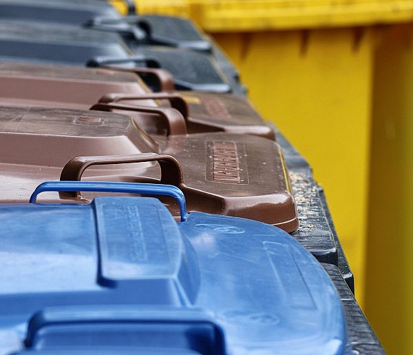 Fioletowe worki na odpady. Oto, co powinno tam trafiać-33155