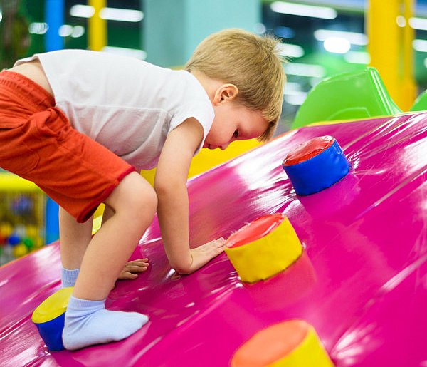 Zostawiasz dziecko w sali zabaw? Urząd wykrył poważne uchybienia-33297