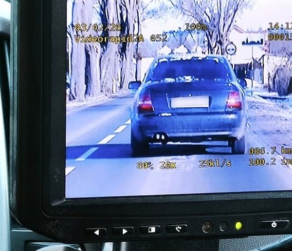 Wspólne działania policjantów z Sępólna Krajeńskiego i Tucholi. Nieoznakowany radi