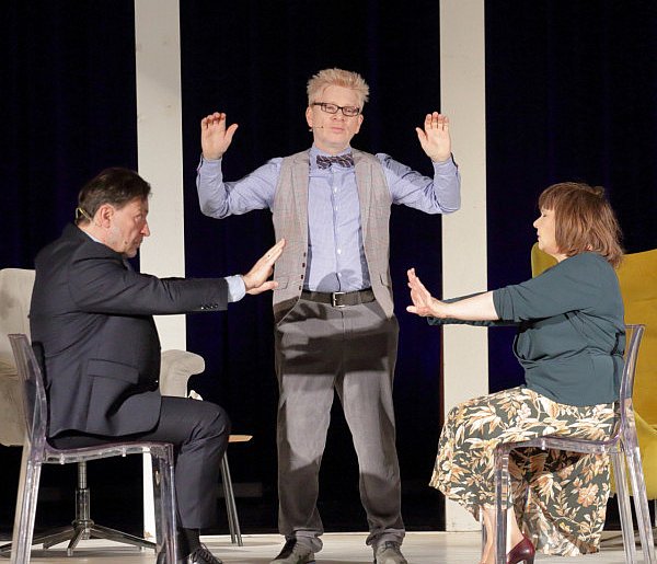 Śmiech, który skłania do myślenia. „Cudowna terapia” w CKiS