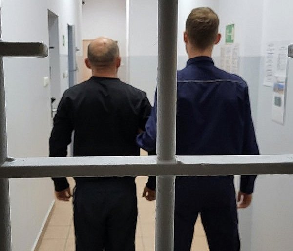 Recydywista zatrzymany w Nakle. Pijany kierowca z dożywotnim zakazem trafił do are