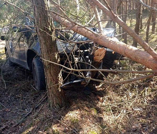 Gmina Debrzno: Pijany sprawca kolizji sam nasłał na siebie policję
