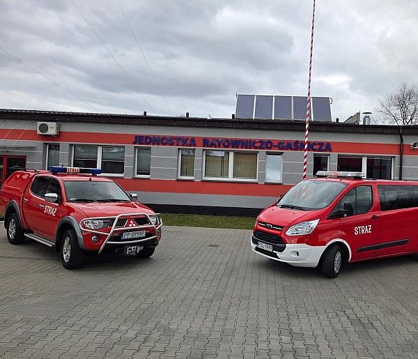 Nowe pojazdy dla strażaków z gminy Złotów i z Okonka. PSP przekazała sprzęt ochotn