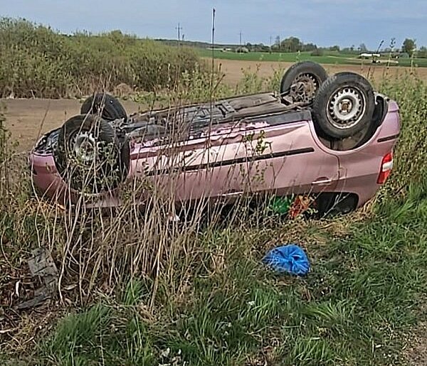 Łobżenica: Pijany pracownik ukradł auto pracodawczyni. Rajd zakończył dachowaniem