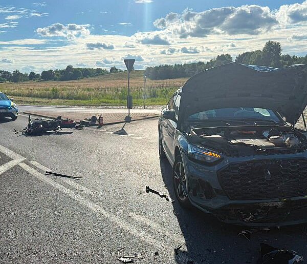 Zderzenie samochodu osobowego z motocyklem między Jastrowiem a Okonkiem
