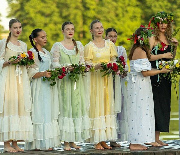 Gmina Więcbork: W blasku sobótkowej nocy – Śmiłowo pełne tradycji, muzyki i wiankó