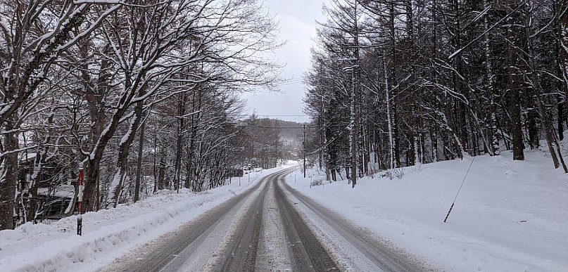 IMGW ostrzega przed silnym mrozem i opadami marznącymi; alert RCB dla 7 województw
