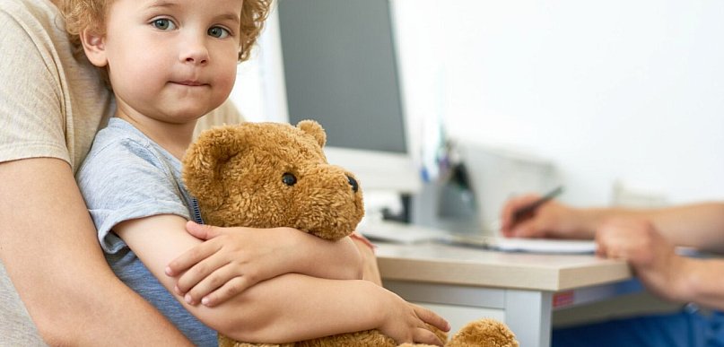 Wsparcie finansowe w chorobie dziecka - czego nie obejmuje system ochrony zdrowia