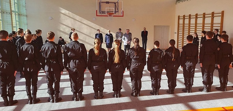 Sępólno Krajeńskie: Kadeci klasy policyjnej otrzymali awanse na wyższe stopnie