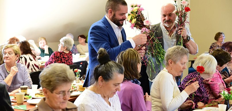 Dzień Kobiet w Jastrowiu: Uroczyste spotkanie dla seniorek