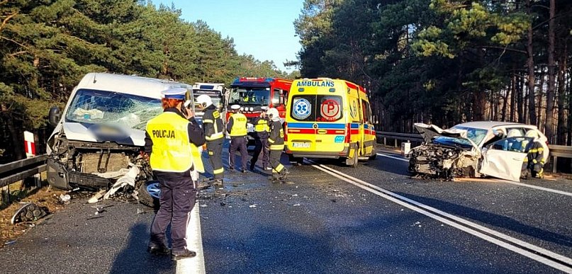Wypadek na DK10. Policja apeluje o zachowanie czujności mimo dobrej po