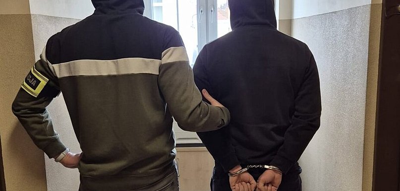 Nakło nad Notecią: 22-latek aresztowany. Miał ponad pół kilograma narkotyków i spr