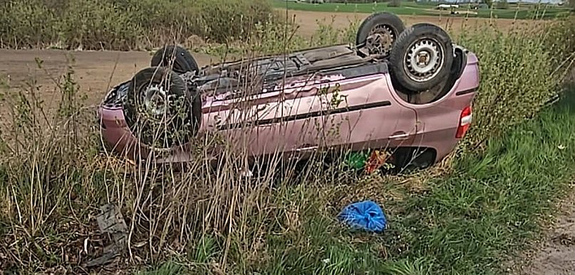 Łobżenica: Pijany pracownik ukradł auto pracodawczyni. Rajd zakończył dachowaniem