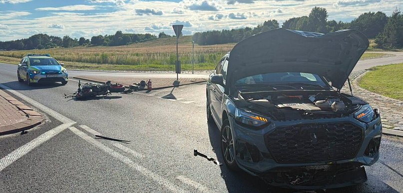 Zderzenie samochodu osobowego z motocyklem między Jastrowiem a Okonkiem