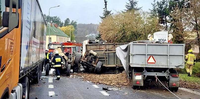 Ujście: Zderzenie ciągnika rolniczego z kilkoma pojazdami - 31688