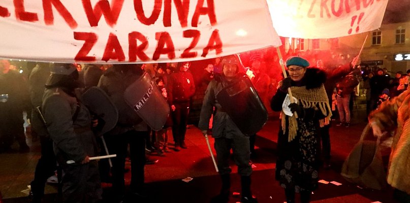 Inscenizacja w rocznicę stanu wojennego w Sępólnie Krajeńskim [część 2.] - 32379