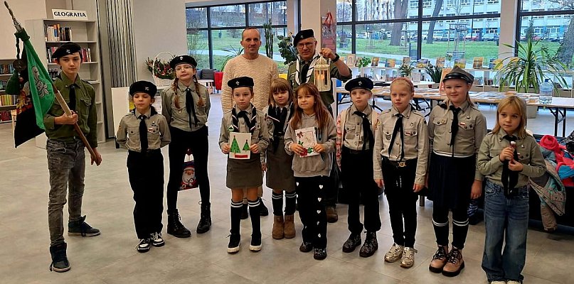 Nakło nad Notecią: Betlejemskie Światło Pokoju w nakielskiej bibliotece - 32547