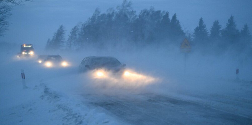 W nocy w całym kraju spadnie śnieg; IMGW ostrzega przed zamieciami śnieżnymi na pó - 32795