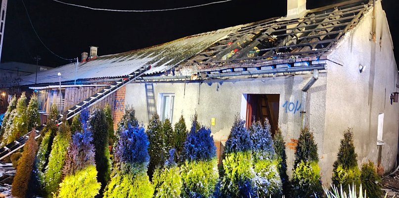 Pożar budynku wielorodzinnego w miejscowości Pobórka Wielka, gm. Białośliwie - 32860