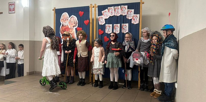 Gmina Wyrzysk: Dzień Babci i Dziadka w Falmierowie