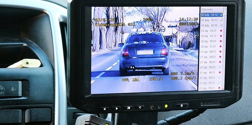 Wspólne działania policjantów z Sępólna Krajeńskiego i Tucholi. Nieoznakowany radi