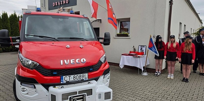 Gmina Mrocza: Druhowie z Drążna otrzymali strażacki wóz