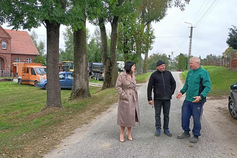 Gmina Kamień Krajeński - Ruszyła przebudowa ul. Parkowej w Dąbrówce