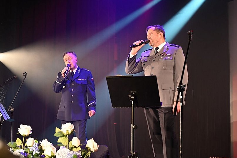 Policjanci uczcili 100-lecie Kobiet w Policji wyjątkowym koncertem w Sępólnie Krajeńskim