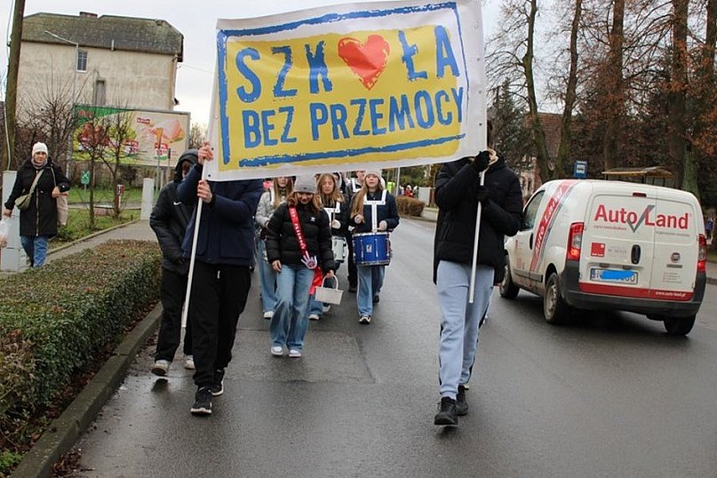 Przemarsz Kampanii „Dzieciństwo bez przemocy” w Mroczy