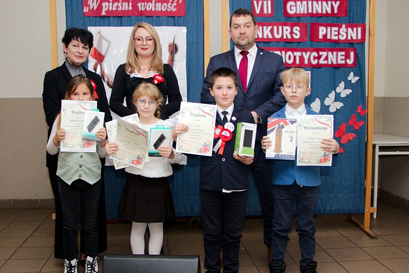 Gmina Wyrzysk: VII Gminny Konkurs Pieśni Patriotycznej w Falmierowie