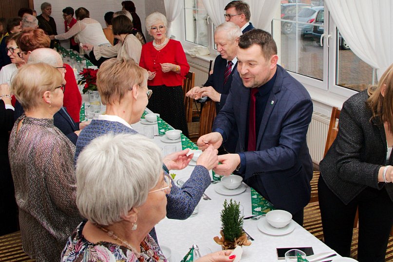 Gmina Wyrzysk: Spotkanie bożonarodzeniowe Klubów Seniora