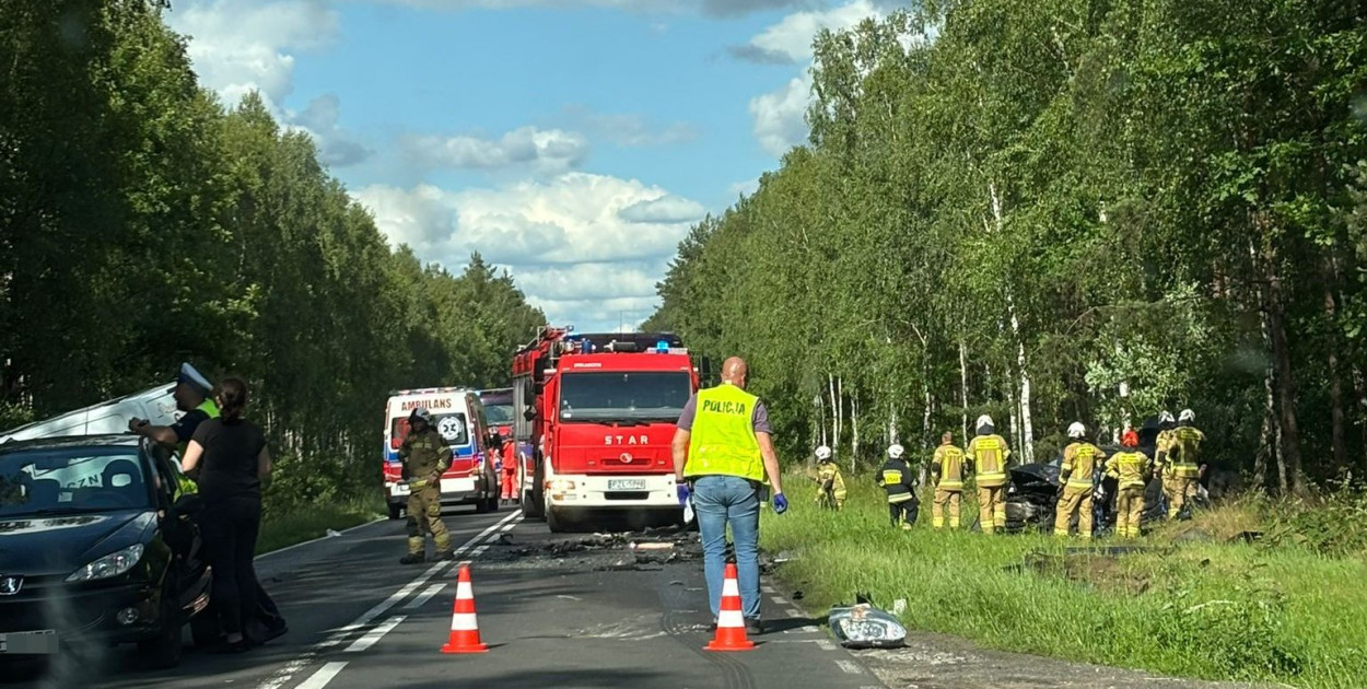 Czołowe zderzenie pojazdów w powiecie złotowskim
