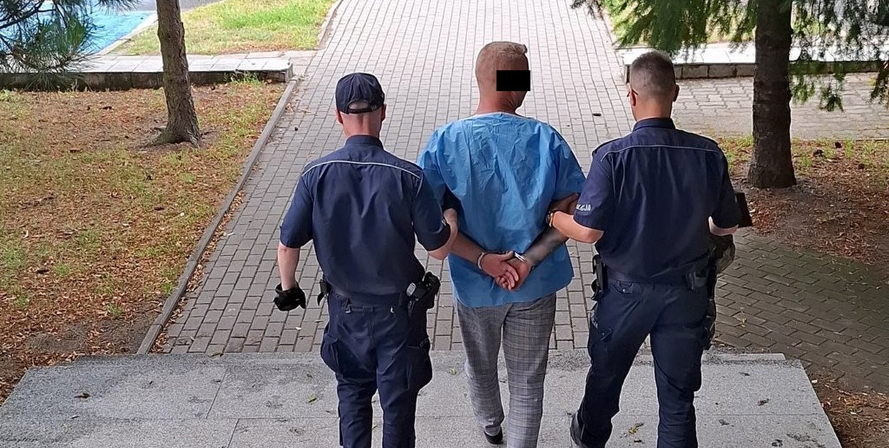 Pijany z dwoma zakazami prowadzenia pojazdów uciekał przed policją