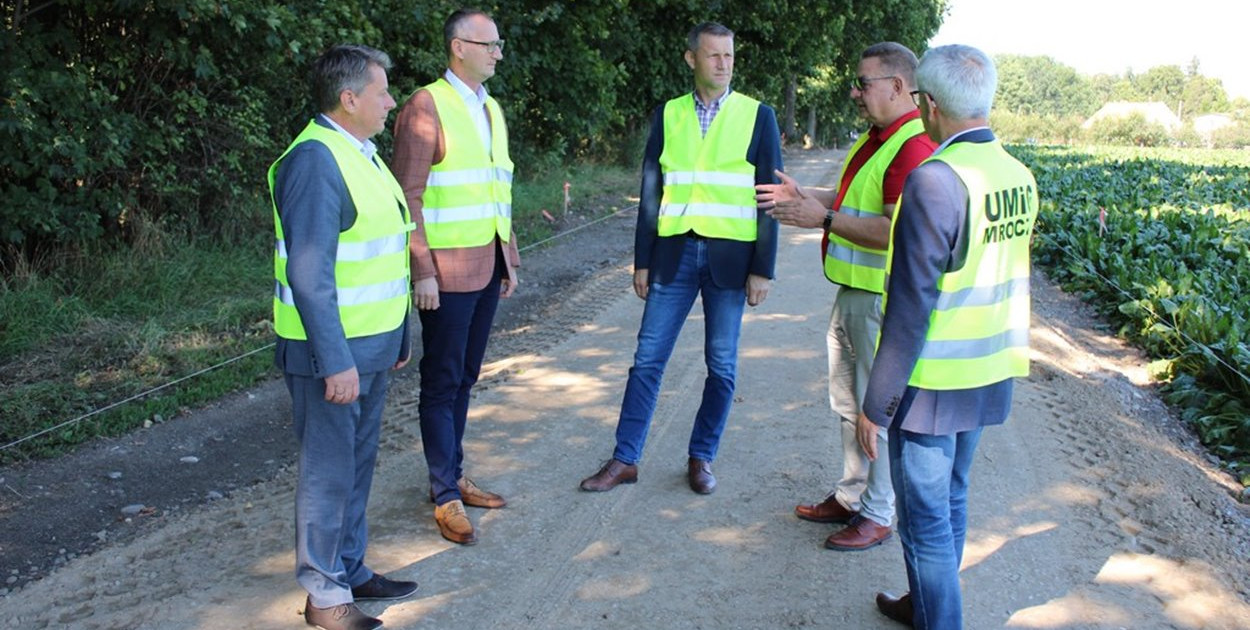 Mrocza: Ważne rozmowy o stanie dróg na terenie gminy oraz realizowanych i planowanych inwestycjach drogowych - fot. UMiG Mrocza