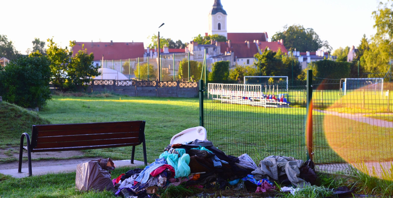 Jastrowie - Pojemniki na odzież używaną znikają z miejskiego krajobrazu - fot. UGiM Jastrowie