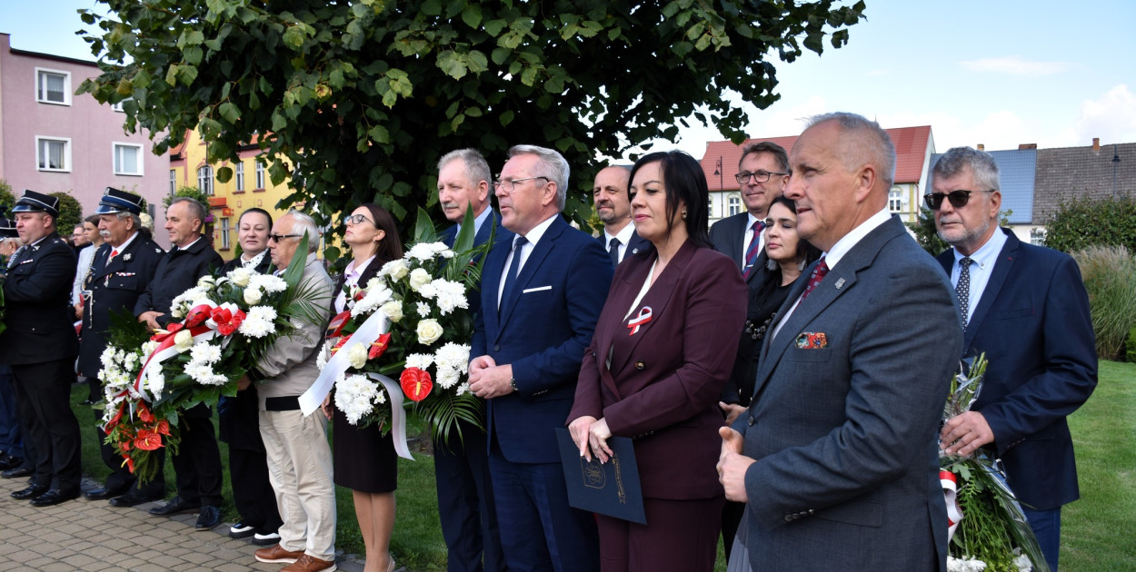 Kamień Krajeński: Obchody Dnia Sybiraka, 86. rocznicy agresji sowieckiej na Polskę oraz 85. rocznicy zbrodni katyńskiej - fot. UM Kamień Krajeński