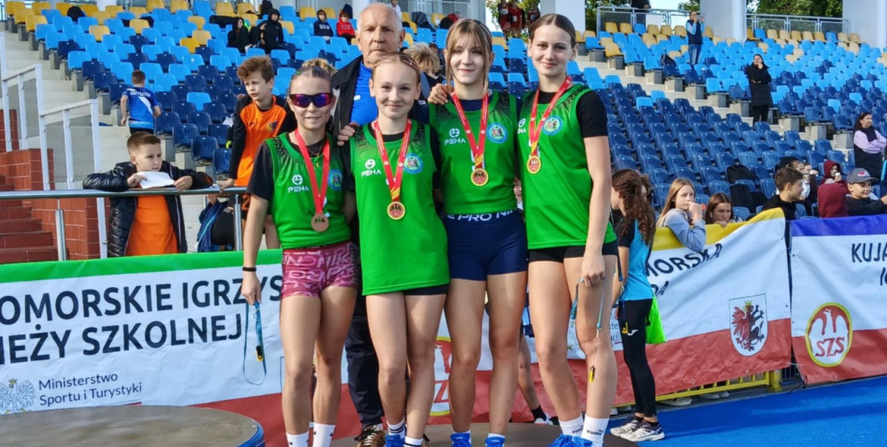 Sztafeta dziewcząt z SP Mrocza na podium w województwie - fot. SP Mrocza