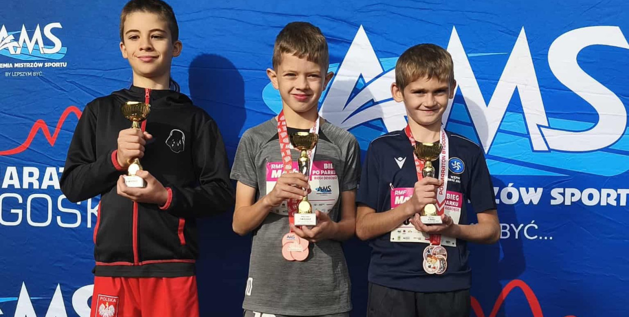 Sukces uczniów Szkoły Podstawowej im. KEN w Łobżenicy na Festiwalu Biegów Półmaratonu Bydgoskiego - fot. SP Łobżenica