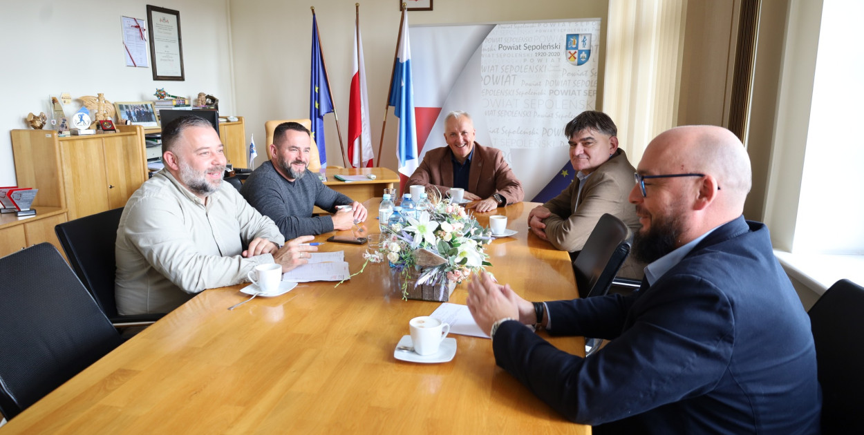 Rozmowy o planach nowych połączeń autobusowych na trasie Więcbork - Łobżenica - fot. Starostwo Powiatowe Sępólno Krajeńskie