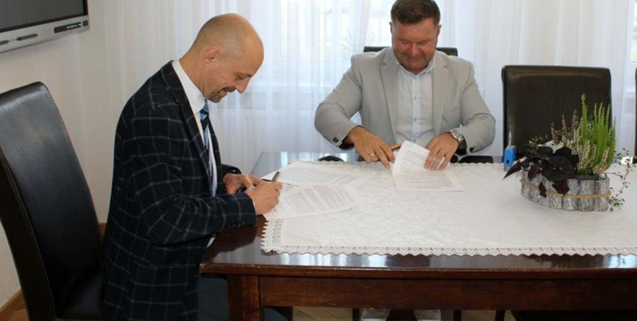 Umowy na budowę sieci wodociągowej w mieście Więcbork zawarte - fot. UM Więcbork