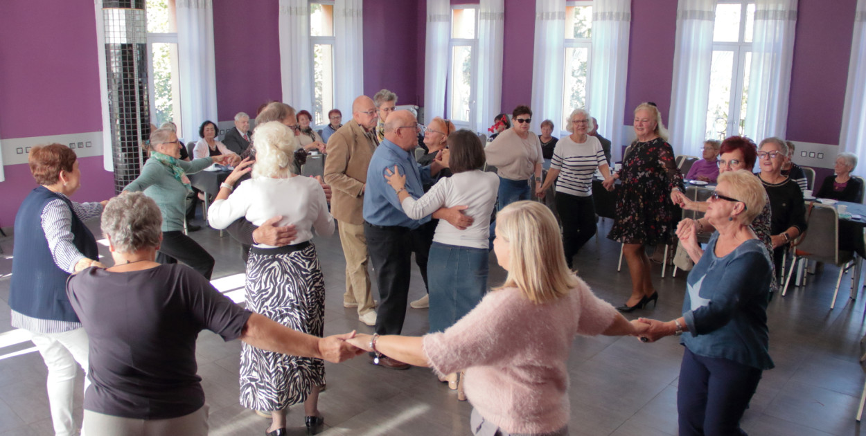 Sępólno Krajeńskie - Weekend Seniora z Kulturą – Cafe Latino w Złotej Kawiarence - Fot. Jacek Wojtania - CKiS Sępólno Krajeńskie