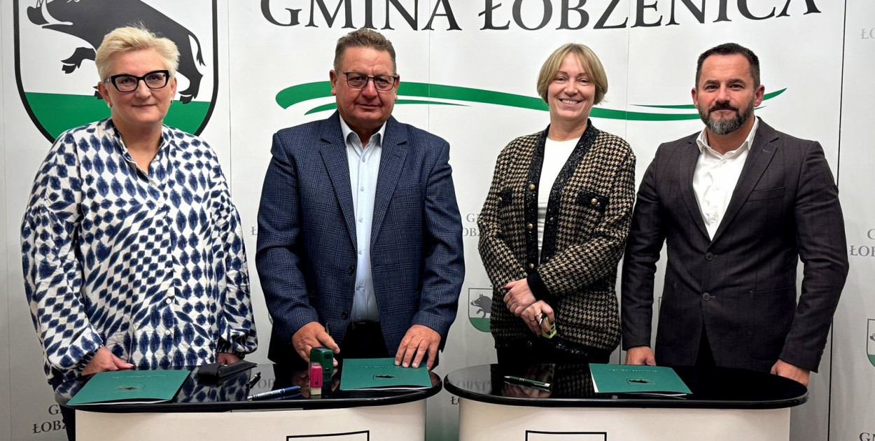 Łobżenica - Podpisanie umów na remont drogi gminnej w Witrogoszczy-Kolonii - fot. Gmina Łobżenica