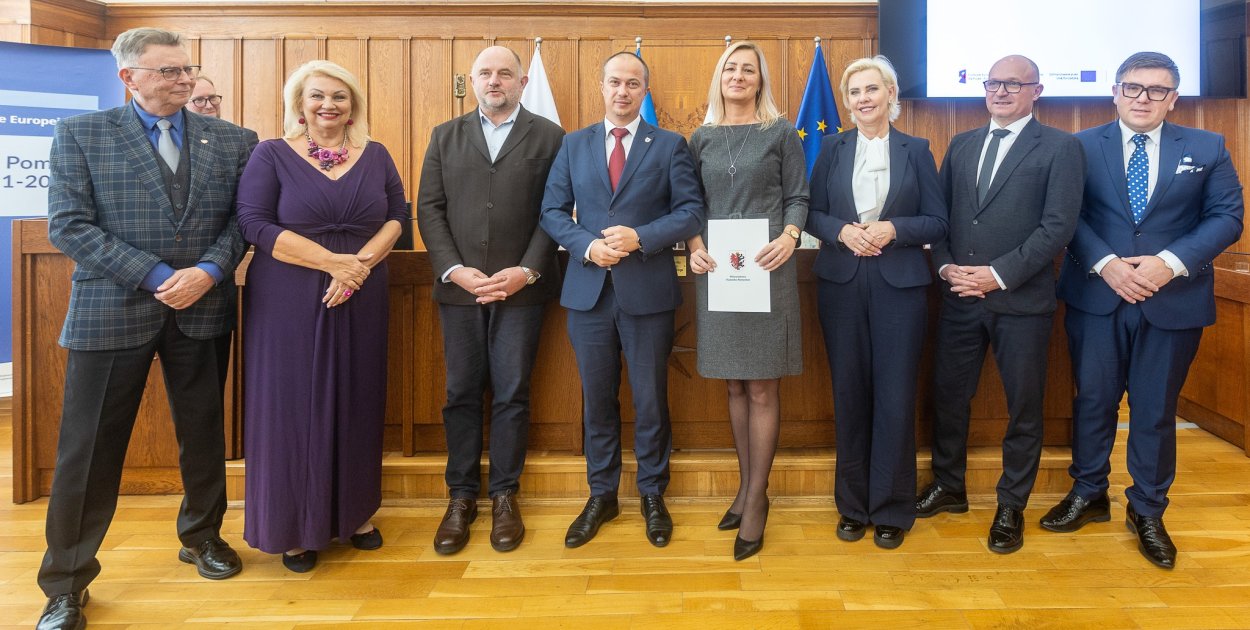 Dofinansowanie na remizę w Sicienku - Fot. Szymon Zdziebło dla UMWKP