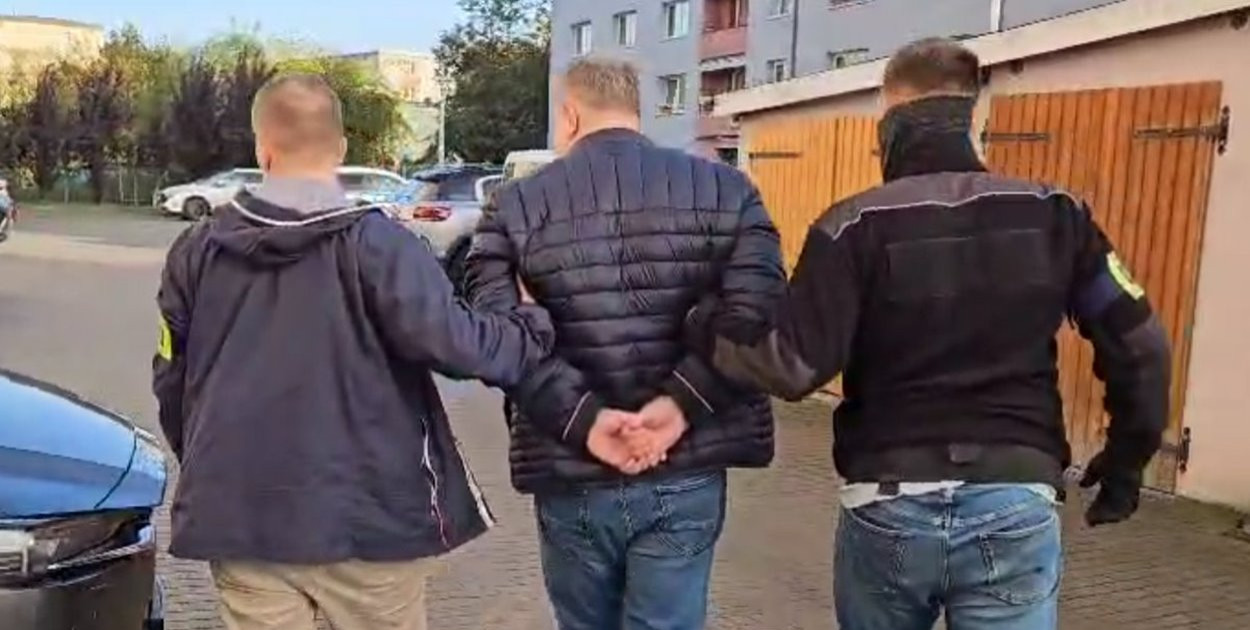 Mieszkaniec gminy Sicienko posiadał i udostępniał pliki z pornografią dziecięcą - fot. KWP Bydgoszcz