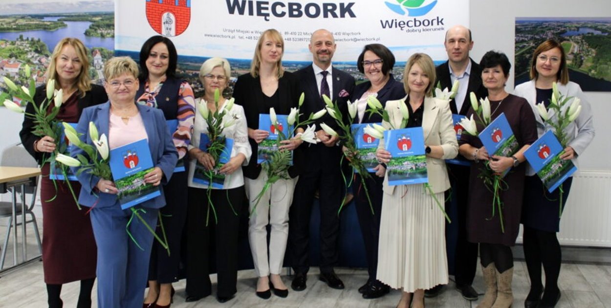Wręczenie nagród Burmistrza Więcborka z okazji Dnia Edukacji Narodowej - fot. UM Więcbork