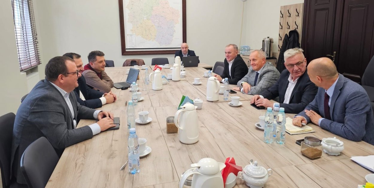 Ważne spotkanie w sprawie budowy ścieżki rowerowej Sępólno Krajeńskie - Więcbork - fot. Powiat Sępoleński