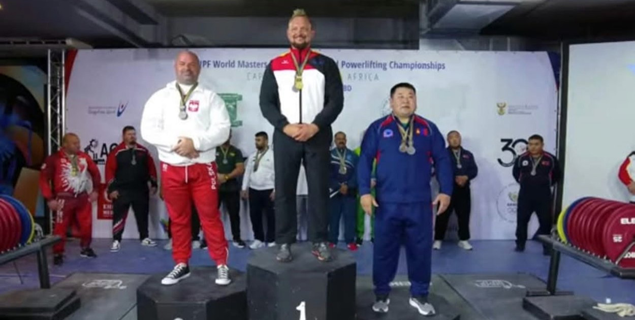 Mieszkaniec Łobżenicy Sebastian Sobiech zdobył srebrny medal na Mistrzostwach Świata w trójboju siłowym w RPA - fot. Gmina Łobżenica