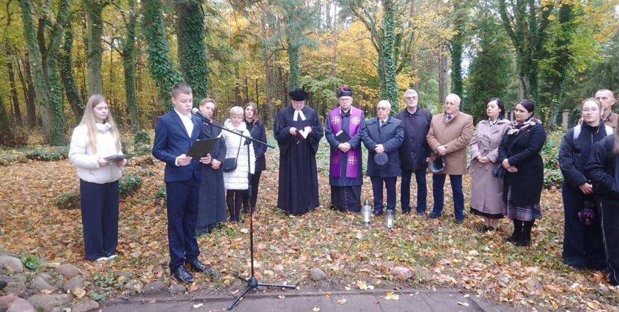 Reaktywacja cmentarza ewangelickiego w Kamieniu Krajeńskim - fot. Powiat Sępoleński
