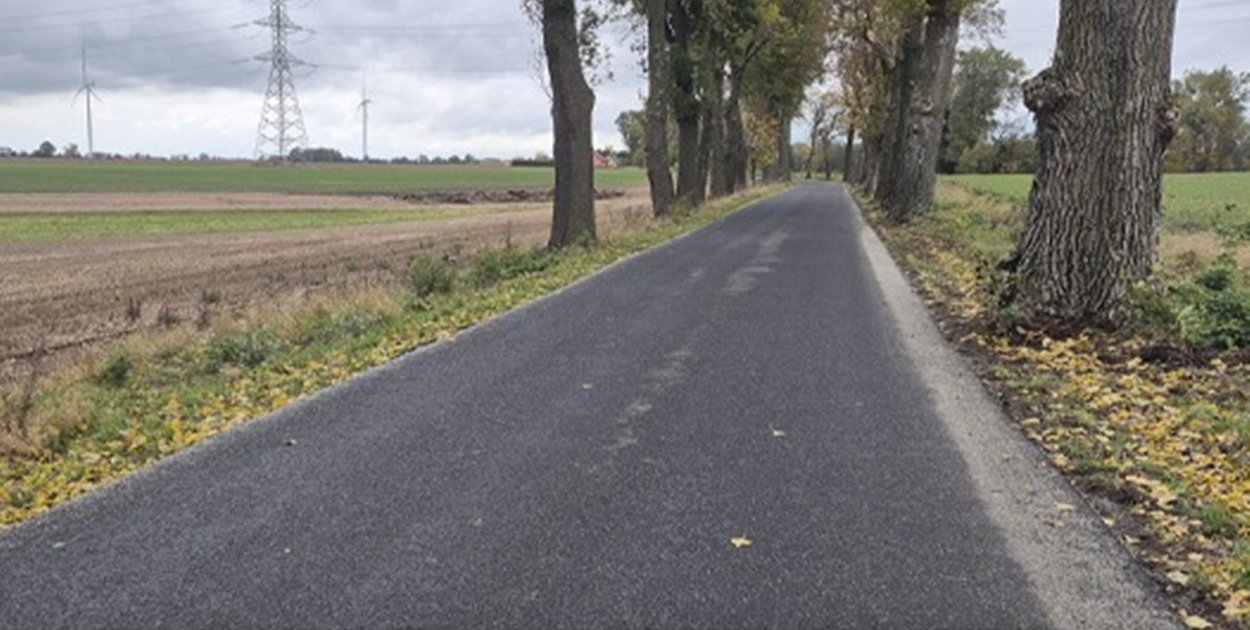 Nowa nawierzchnia bitumiczna na drodze powiatowej Jeziorki Kosztowskie – Nieżychowo w Gminie Wysoka - fot. Powiat Sępoleński